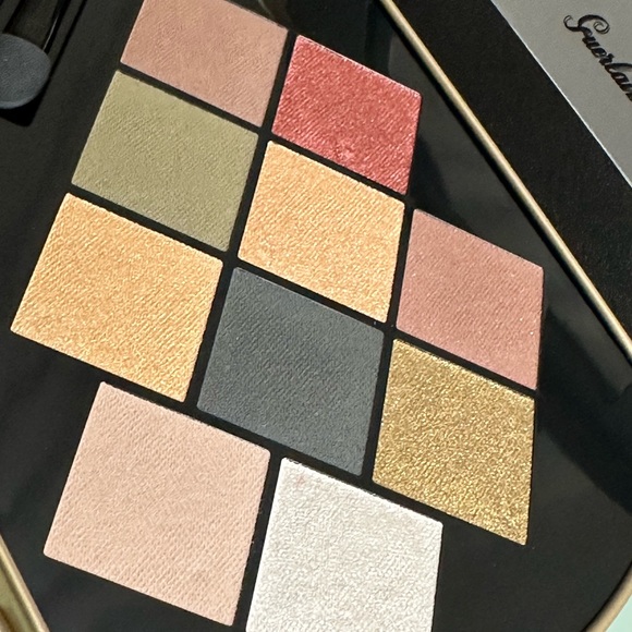Guerlain Palette Goldenland Harmony of 10 Eyeshadows. Matte to Metallic Look - Picture 5 of 7